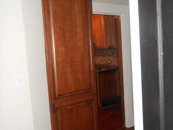 2nd image of 1580 Grace Ave