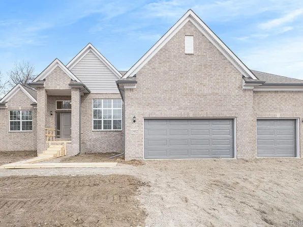26530 Celtic Dr, Flat Rock, MI 48134