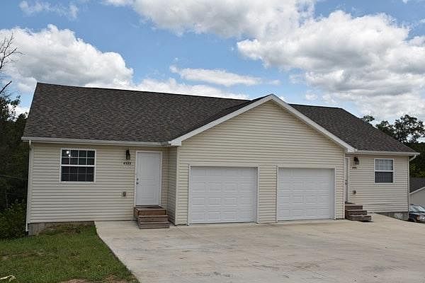 1st image of 4592 Parkwood Cir