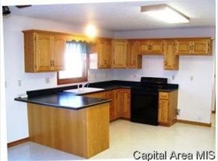 1180 Minor Dr, Jacksonville, IL 62650