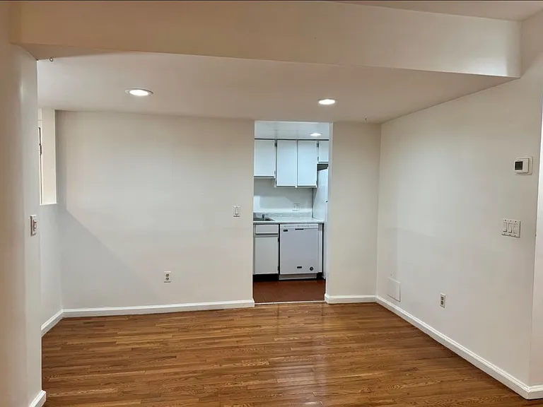 390 Riverway St #2 — Photo 7