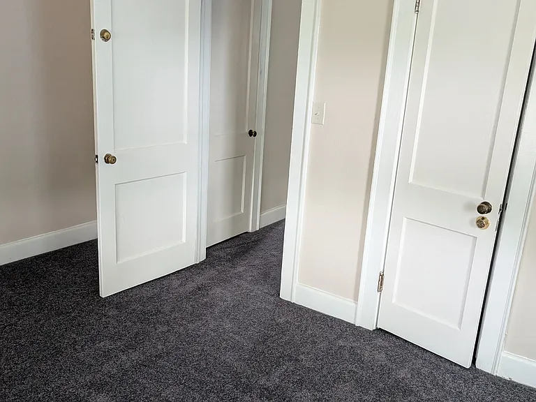 1329 George Washington Hwy N — Photo 5