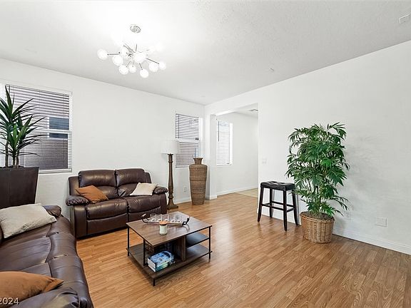 5th image of 10551 La Campana St