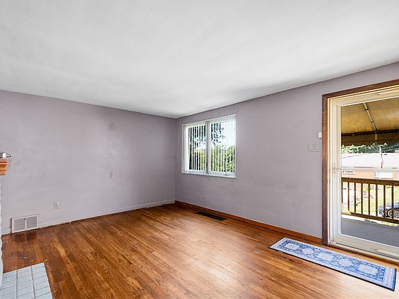 5th image of 443 Conniston Ave