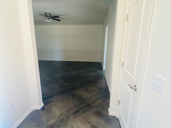 3rd image of 5539 W Farmers Ave