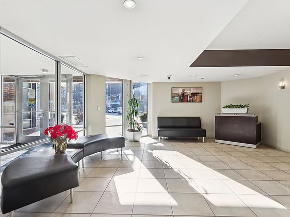 3rd image of 544 W Oak St #33ada1614