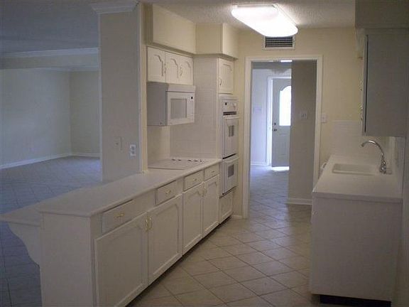 5th image of 5525 Heron Ave