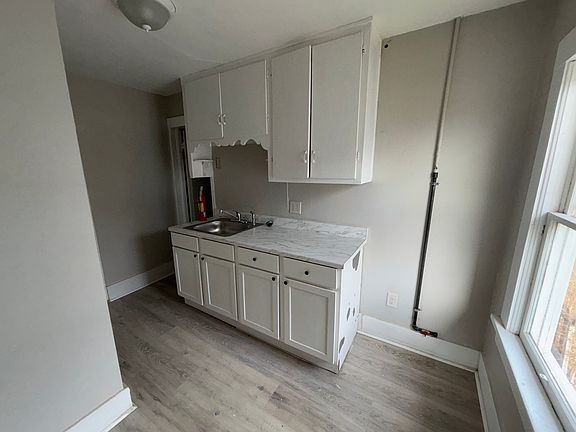 2nd image of 14 E 6th Ave #1