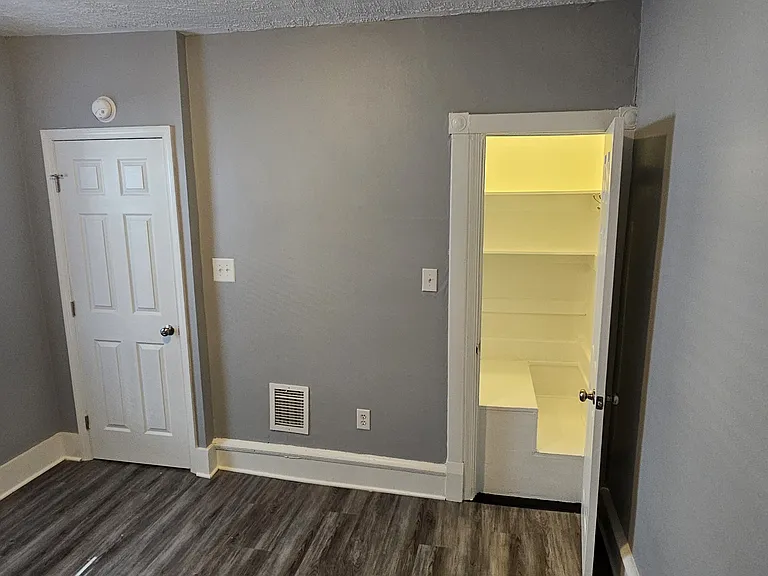 244 W Douglass St — Photo 21
