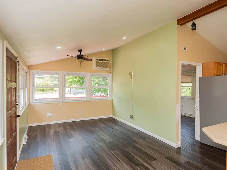 9 Shirley Rd — Photo 11