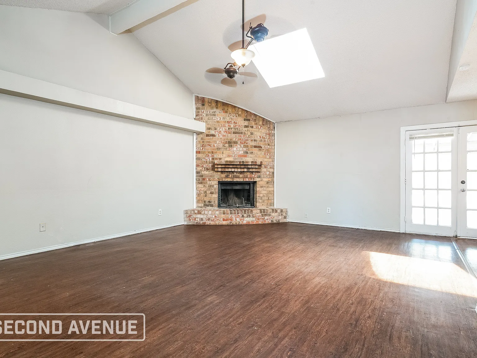 4 bed, 2.0 bath, 1875 sqft, $2,150 — Photo 2