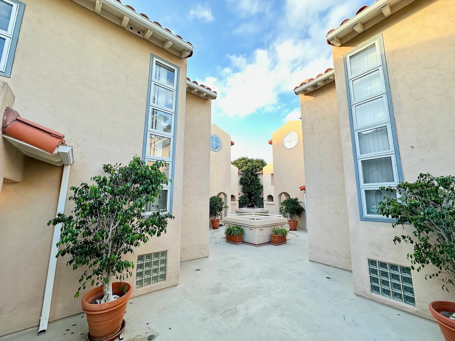 3 bed, 1890 sqft, $8,300 — Photo 4