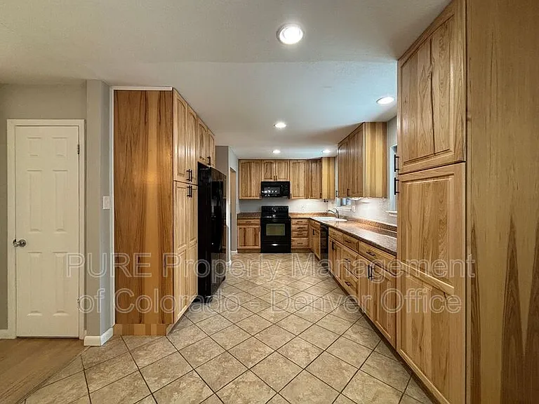 2255 S Clermont St — Photo 8