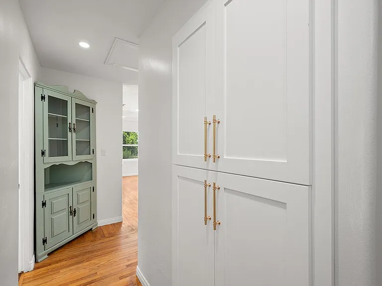7170 Hybeth Dr — Photo 14