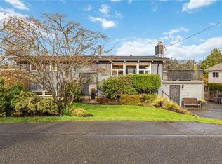 580 Baker St, Saanich, BC V8Z 2H5