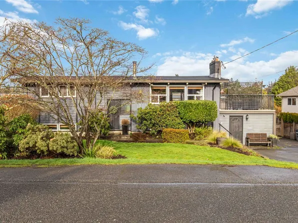580 Baker St, Saanich, BC V8Z 2H5