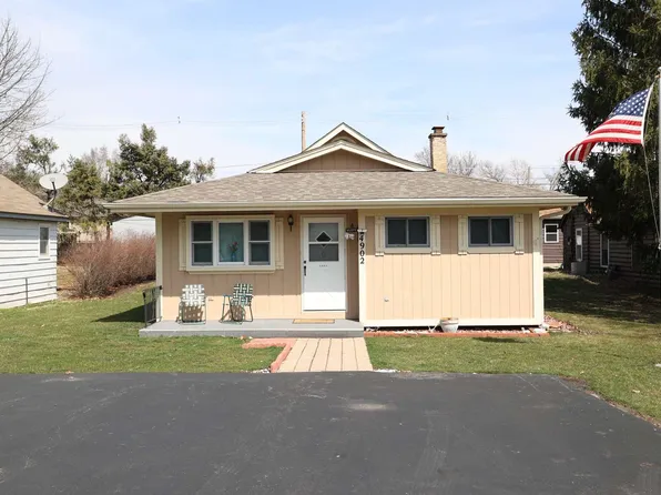 4902 W Parkview Dr, McHenry, IL 60050