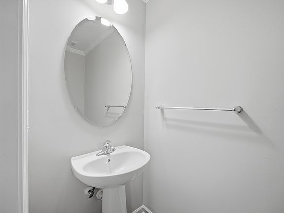 5th image of 318 Irving Way