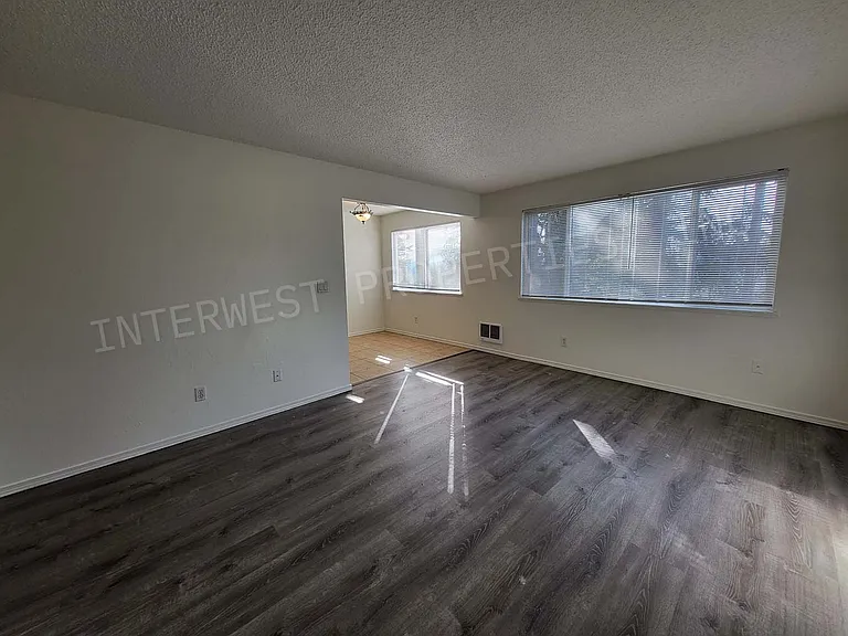 4700 Falls View Ave #4 — Photo 4