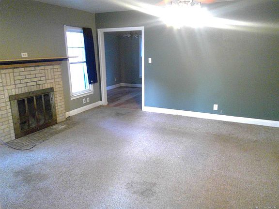 5th image of 820 N 10th Ave