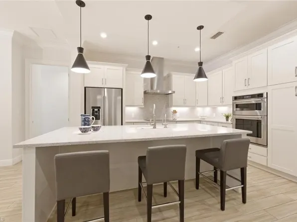 21490 Strada Nuova CIR #201, ESTERO, FL 33928