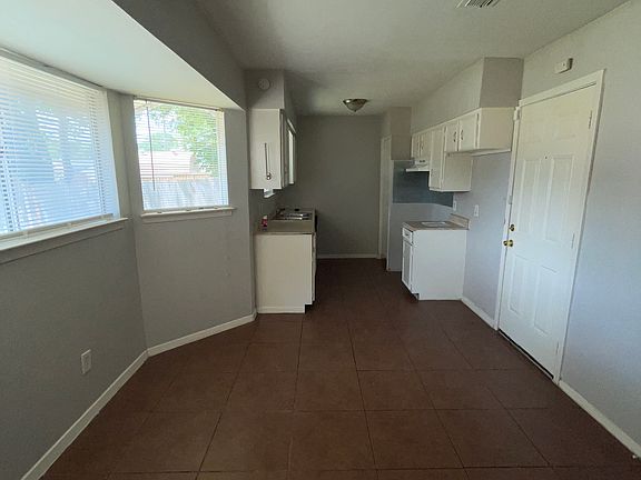 3rd image of 1004 Ashland Dr