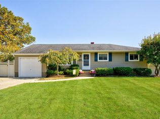 7 Bea Ave, Ronkonkoma, NY 11779