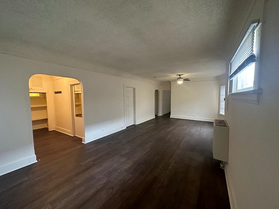 1st image of 405 E 43rd Pl