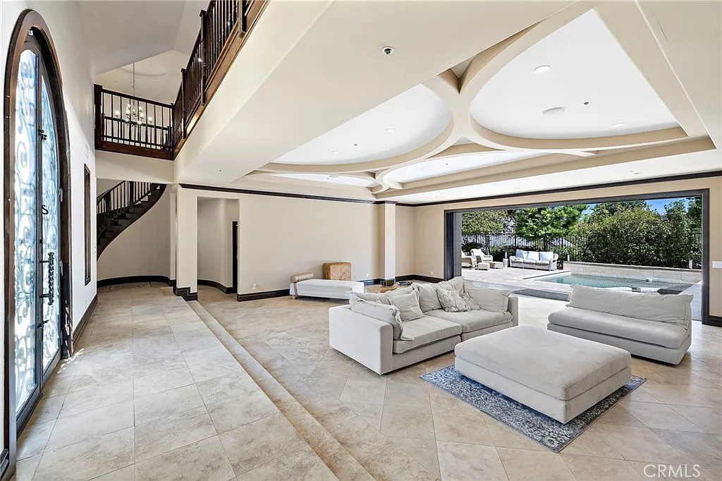 5 bed, 9.0 bath, 6531 sqft, $14,950 — Photo 4