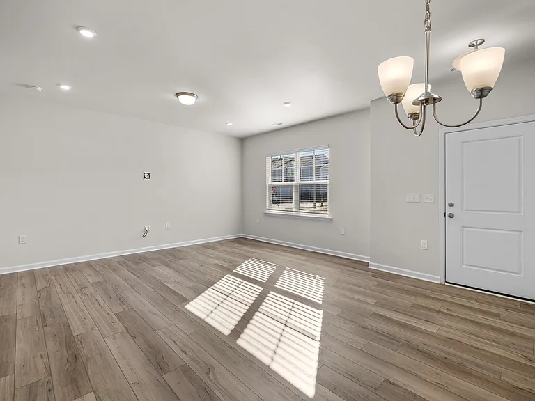 5615 Edessa Ave — Photo 2