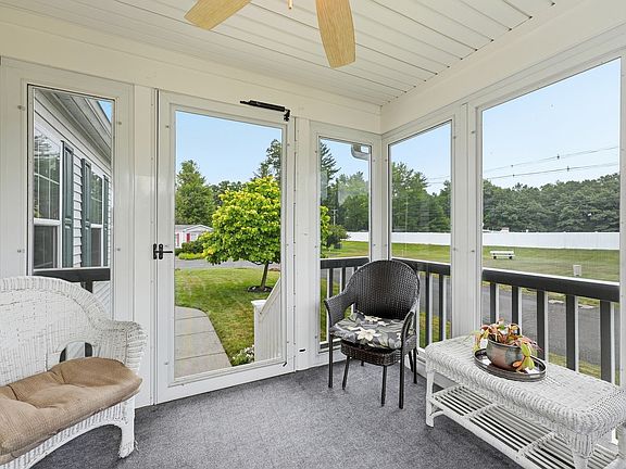 2nd image of 11 Carol Cir