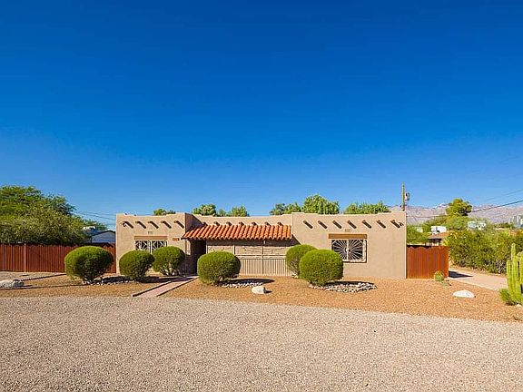 5th image of 3415 E Blacklidge Dr