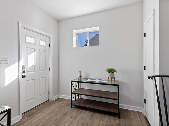 4th image of 2031 Yale Ave