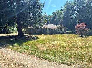 6923 Formerly Ln, Clinton, WA 98236