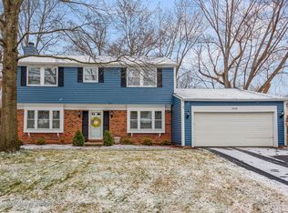 1929 Ridgefield Ln, Naperville, IL 60565