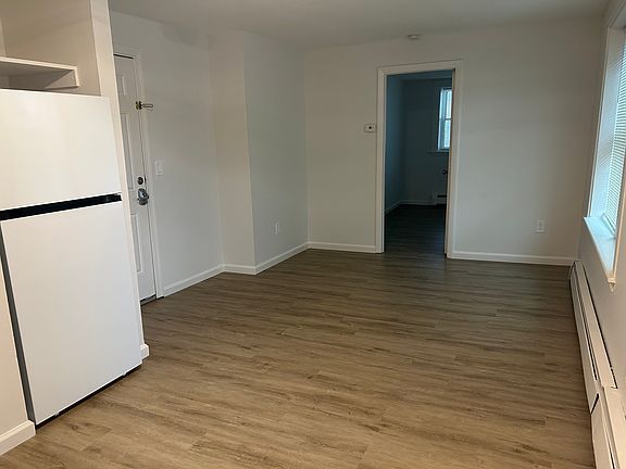 3rd image of 411-431 N Main St #20