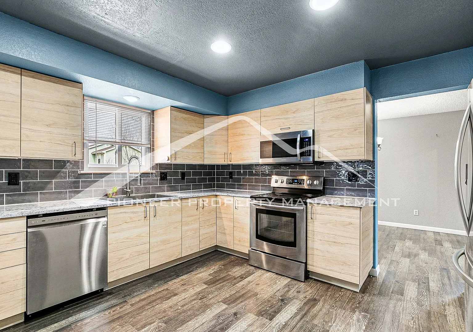 Gorgeous Home with Central AC and Washer/Dryer — Photo 3