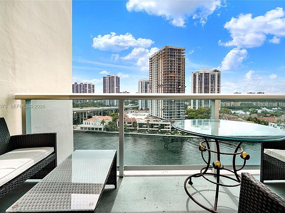 4th image of 19390 Collins Ave APT 1419