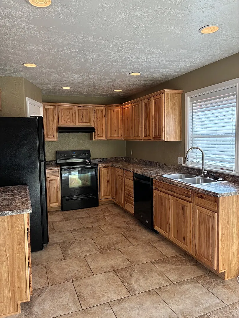 2040 Conant Ave — Photo 3
