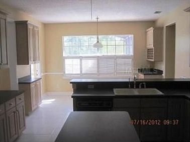 5th image of 275 Woodridge Dr
