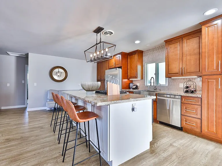 6421 Carthage St — Photo 1
