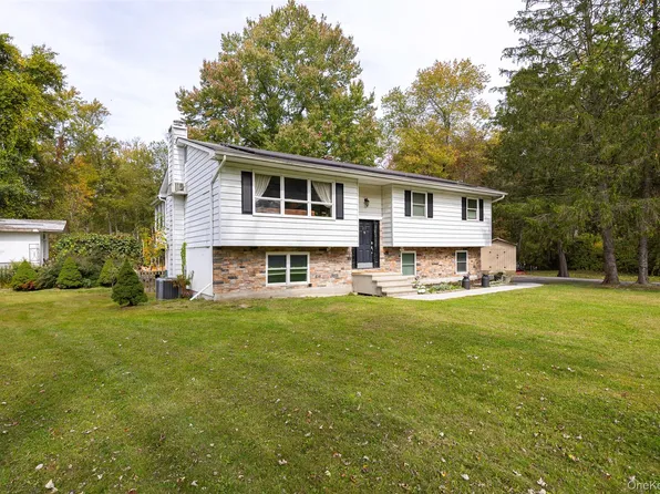 22 Lenart Place, Hopewell Junction, NY 12533