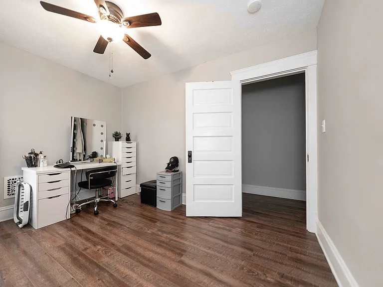 1374 Gladys Ave — Photo 11