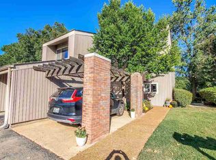726 Forest Lake Dr, Memphis, TN 38117