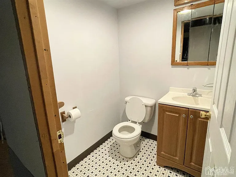 34 Cedar Ave — Photo 21