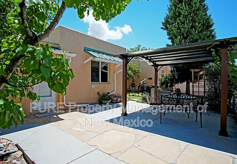 404 Dartmouth Dr SE #1 — Photo 2