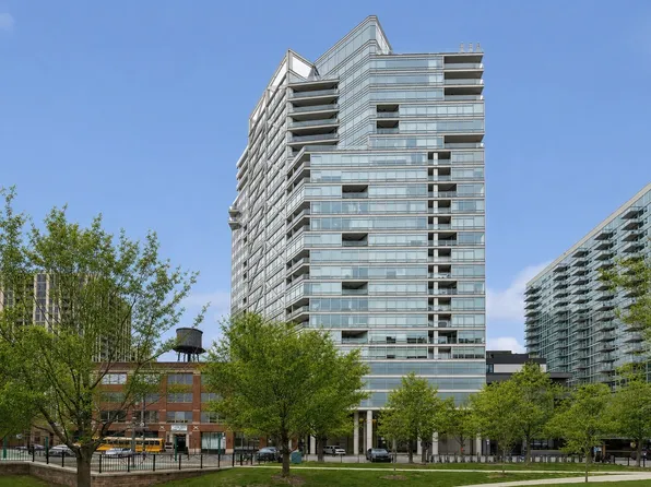 510 W Erie St APT 1801, Chicago, IL 60610