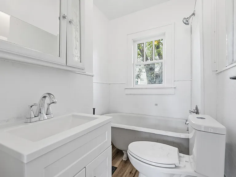 2446 Morton St — Photo 4