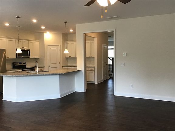 4th image of 1612 Weatherbrook Cir