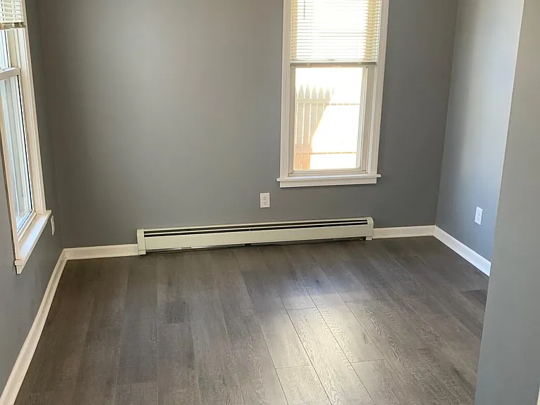 1126 Fulton Ave — Photo 4